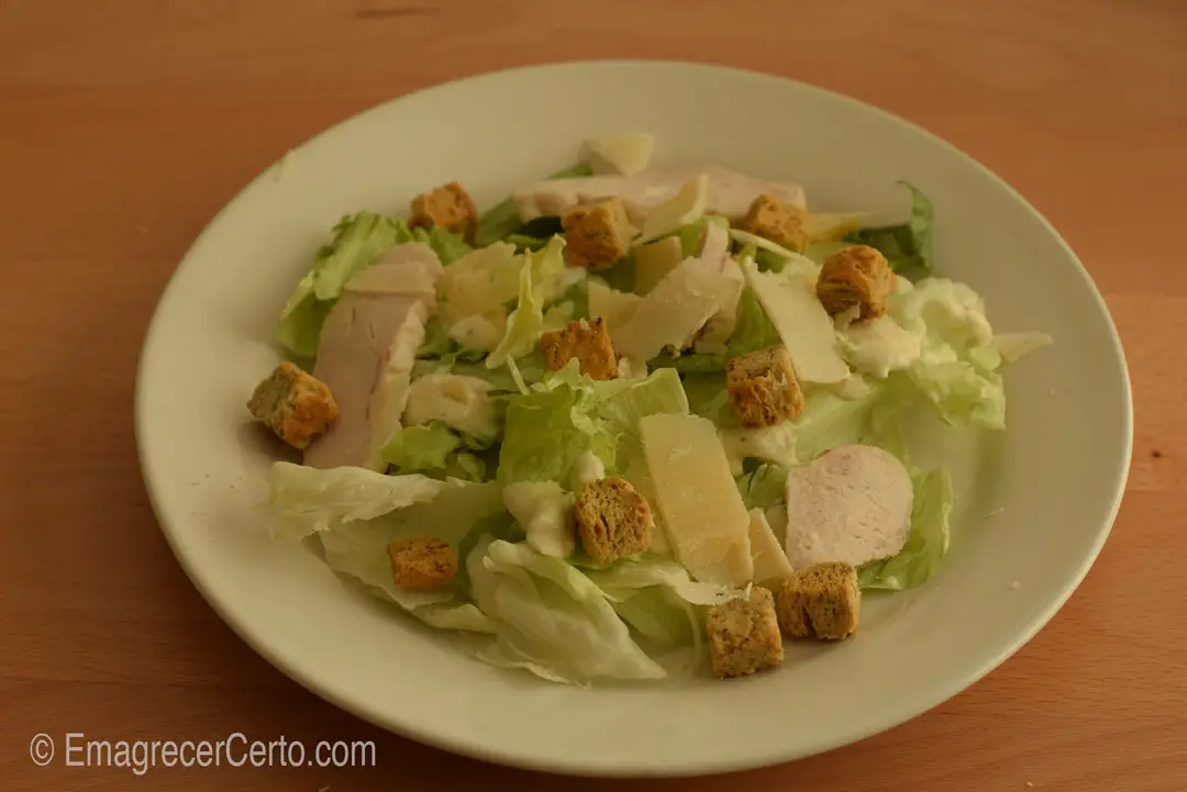 Receita: Salada e Molho Caesar Light - Emagrecer Certo
