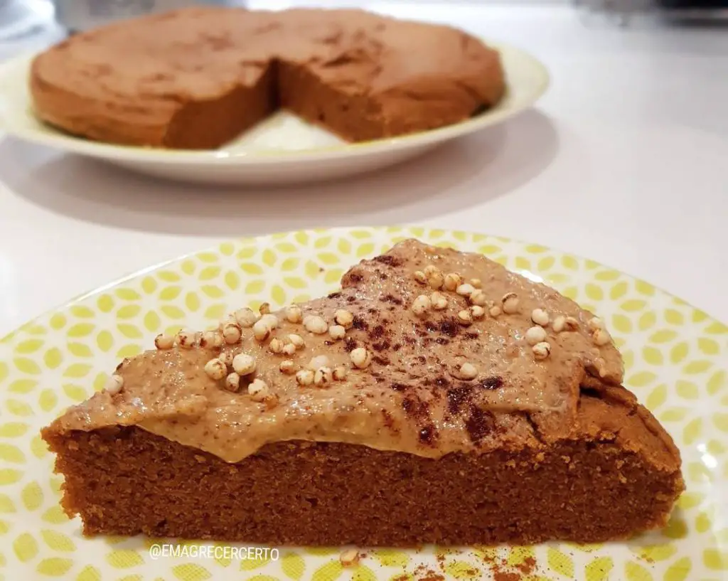 bolo de amendoim com canela