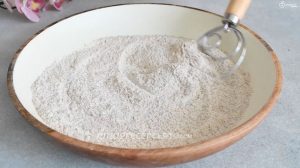 ingredientes secos do pão caseiro